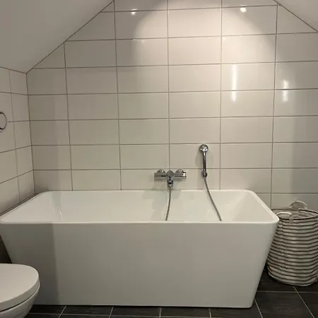 Panoramic Mountain & Views - Modern Large - Free Parking *